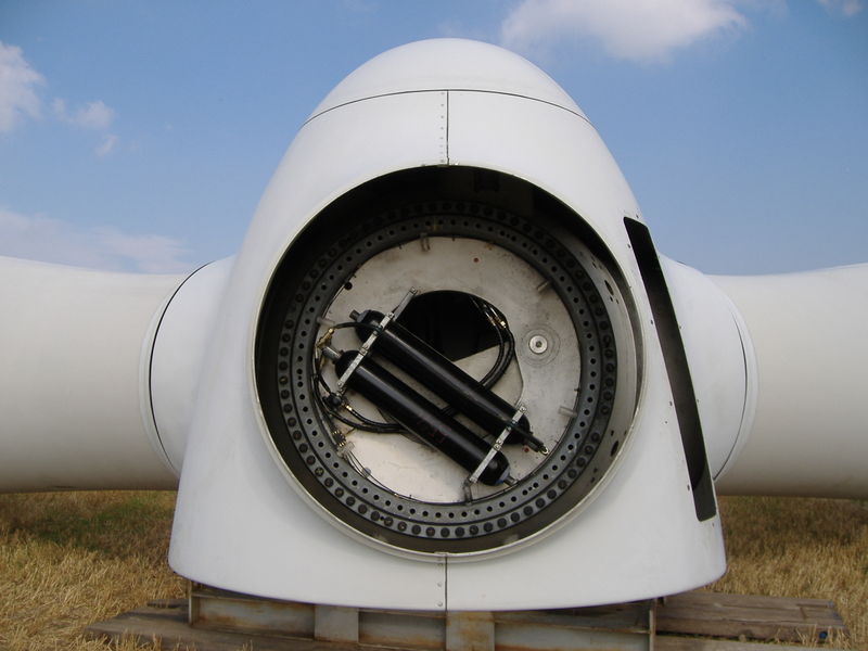 Datei:Windkraftanlage Rotorblatt Achse.JPG