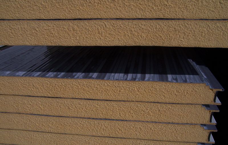 Datei:Sandwichelemente im Paket.JPG